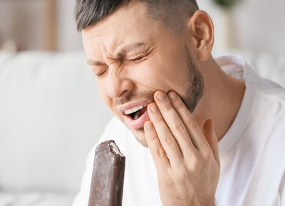 What causes tooth sensitivity and how is it treated?